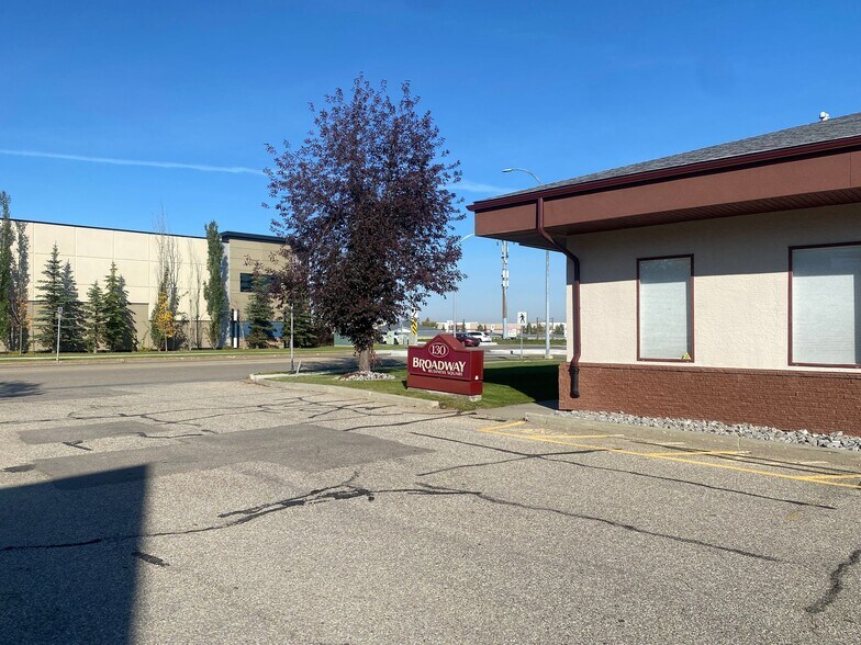 More Photos Of 90-130 Broadway Blvd, Sherwood Park Coworking Space