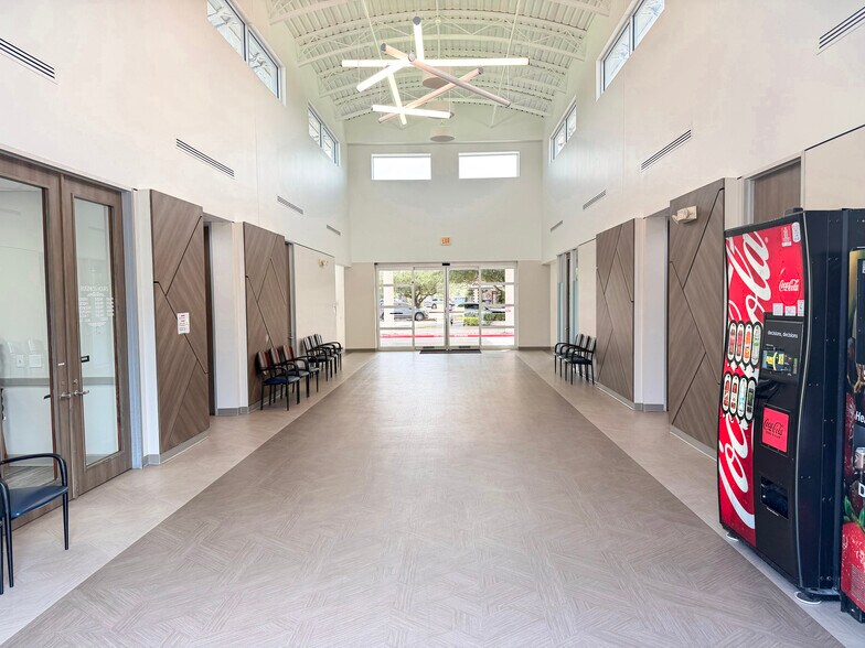 More Photos Of 1010 W Baker Rd, Baytown Medical For Lease