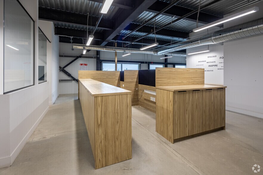 More Photos Of 4177-4233 Rue Marcel Lacasse, Boisbriand Industrial For Lease