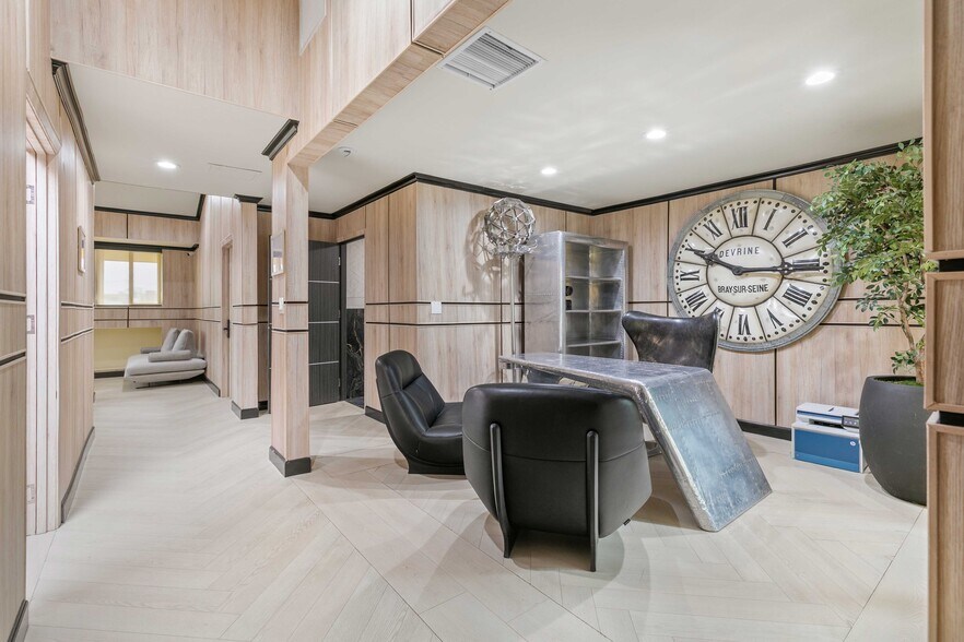 More Photos Of 11112 Ventura Blvd, Studio City Office For Sale