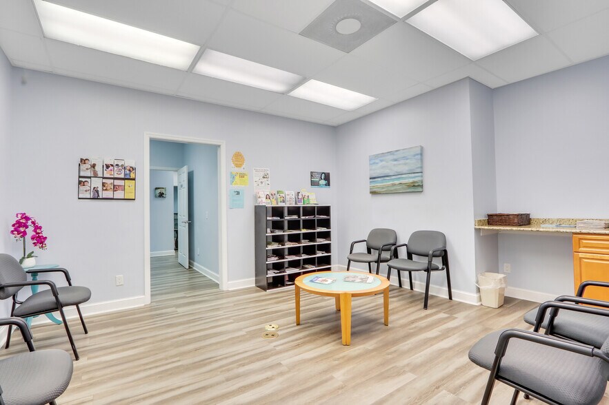 More Photos Of 1405 SE Goldtree Dr, Port Saint Lucie Medical For Lease