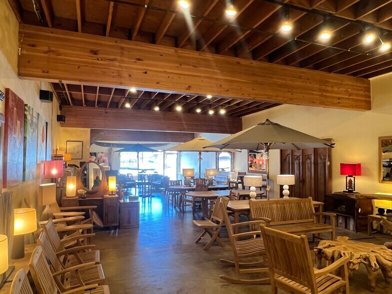 More Photos Of 527 Ramona Ave, Monterey Freestanding For Sale