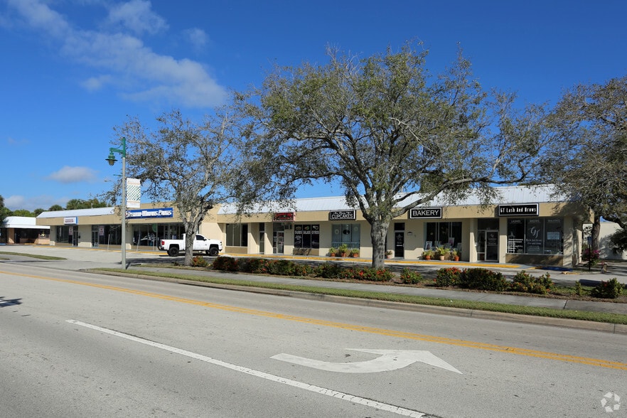 More Photos Of 702-736 21st St, Vero Beach Storefront For Lease