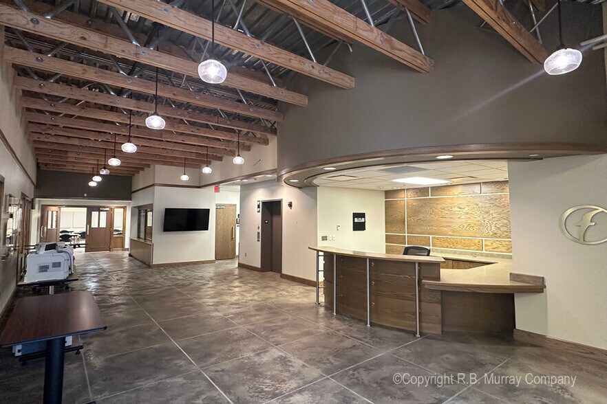 More Photos Of 425 E Trafficway St, Springfield Office For Sale