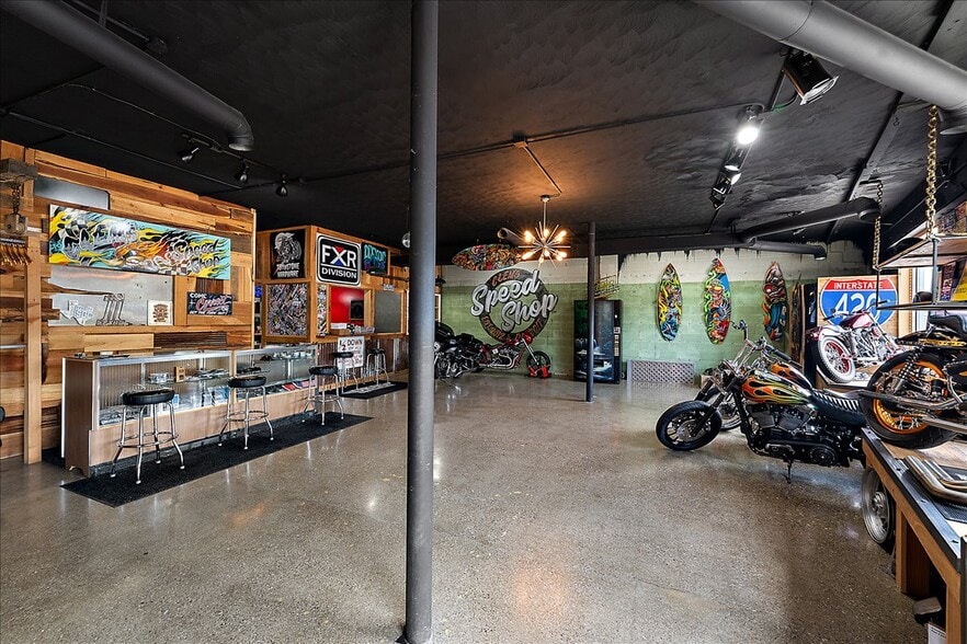 More Photos Of 1357 S Gratiot Ave, Clinton Township Showroom For Sale
