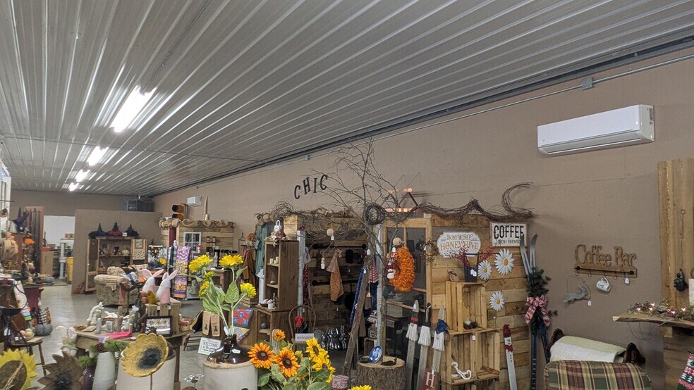 More Photos Of 10452 1400 North rd, Bloomington Storefront For Sale
