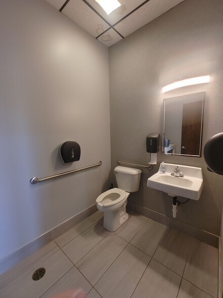 More Photos Of 5540 W 111th St, Oak Lawn Medical For Lease