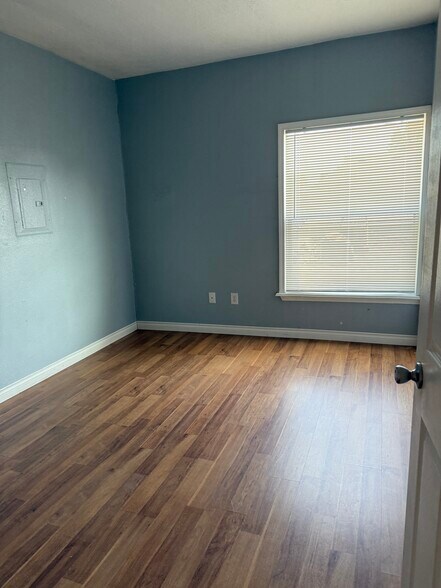 More Photos Of 1032 N Killingsworth St, Portland Storefront Retail Residential For Sale