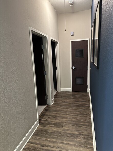 More Photos Of 5155 W Davis St, Conroe Office For Sale