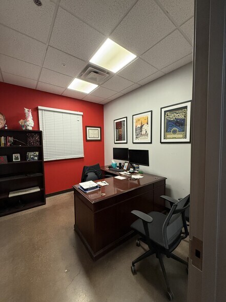 More Photos Of 2100 E Richmond Ave, Fort Worth Manufacturing For Lease