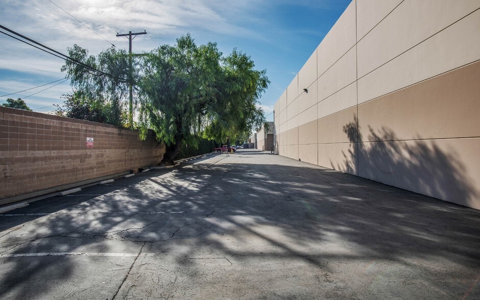 More Photos Of 2520 Mira Mar Ave, Long Beach Warehouse For Lease