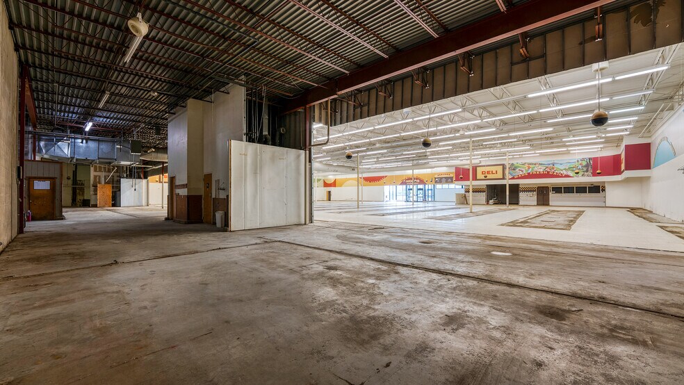 More Photos Of 8845 N State Highway 5, Camdenton Freestanding For Sale