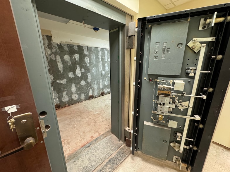 More Photos Of 1200 Brickell Ave, Miami Office For Sale