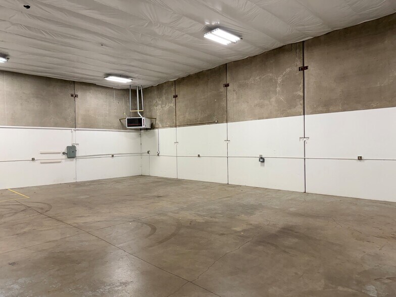 More Photos Of 1150 NW 5th Pl, Canby Flex For Lease