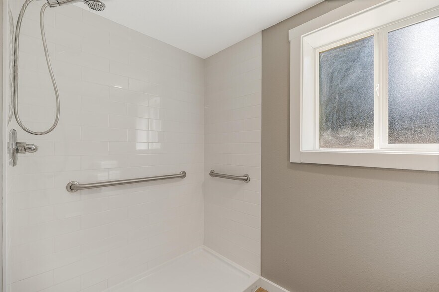 More Photos Of 2706 SE Spruce St, Hillsboro Healthcare For Sale