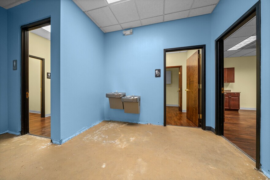 More Photos Of 5885 Central Ave, Saint Petersburg Office For Lease