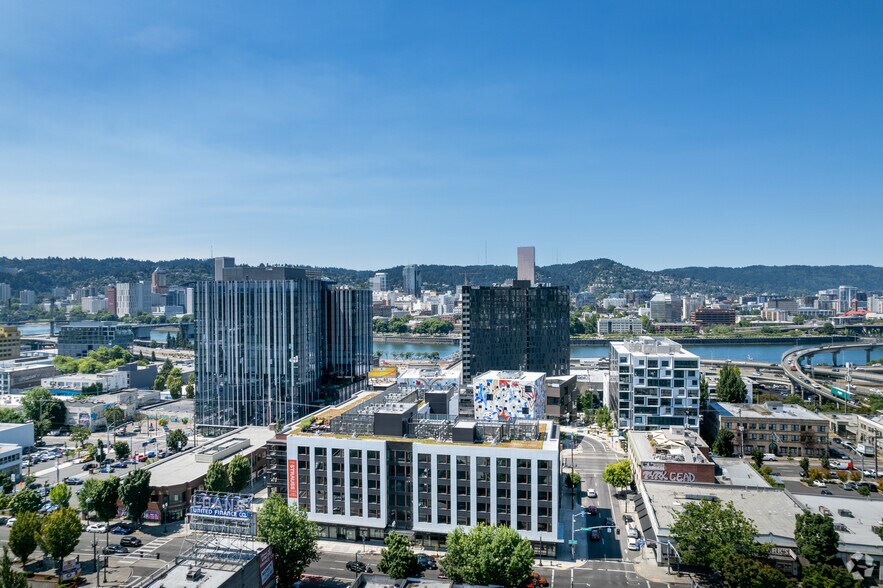 More Photos Of 77 NE Grand Ave, Portland Apartments For Lease