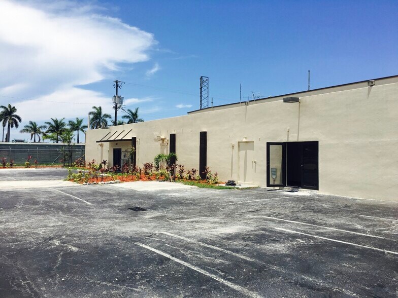More Photos Of 2055 Liberty St, Hollywood Service For Lease