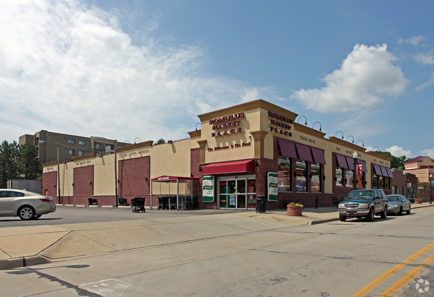 Primary Photo Of 36521 Goddard Rd, Romulus Supermarket For Lease