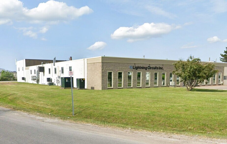 More Photos Of 12-14 Seapark Dr, St Catharines Warehouse For Sale