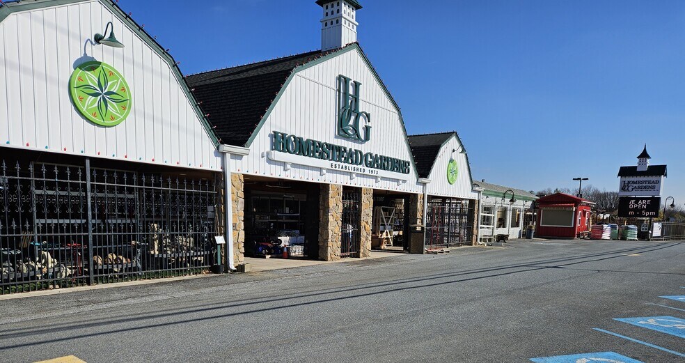 More Photos Of 5580 DuPont Pky, Smyrna Unknown For Lease