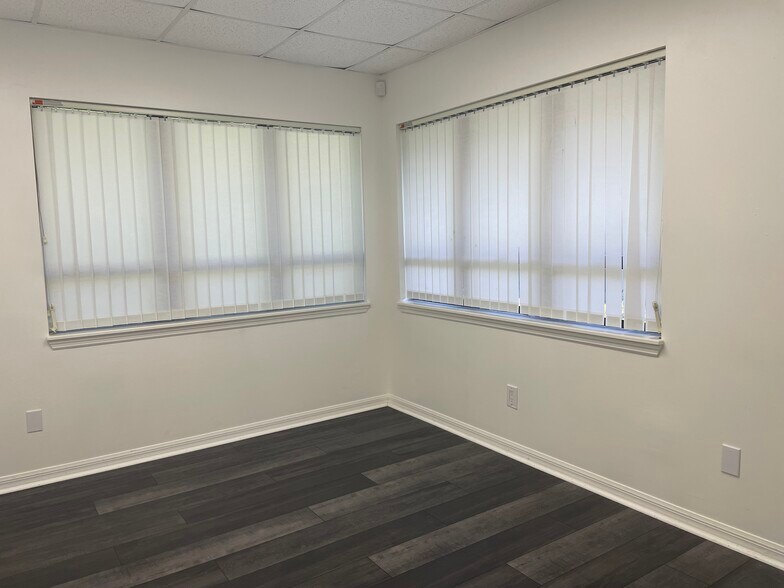 More Photos Of 12520 World Plaza Ln, Fort Myers Medical For Lease