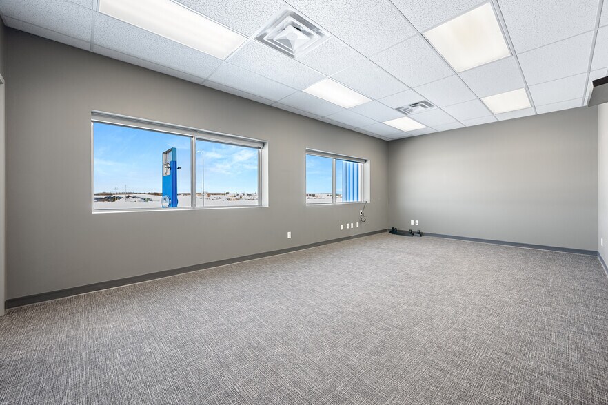 More Photos Of 5267 67 Av, Lloydminster Warehouse For Sale