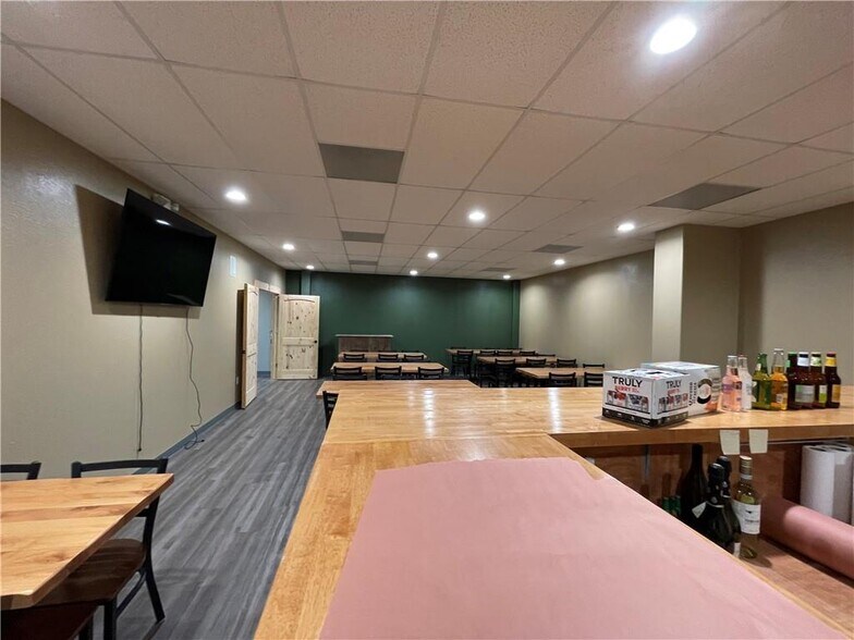 More Photos Of 1002 Victoria, Refugio Restaurant For Sale