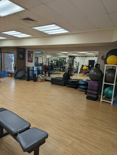 More Photos Of 340-350 Linden Ave, Wilmette Office For Sale
