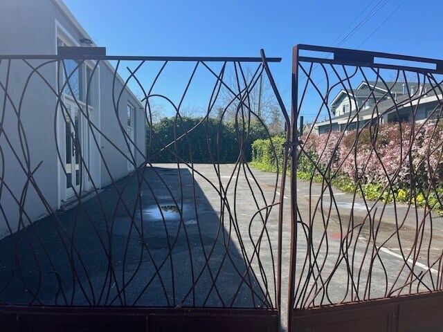 More Photos Of 325 Washington St, Santa Cruz General Retail For Sale