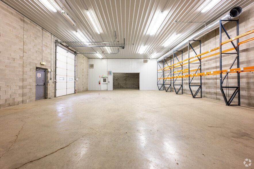 More Photos Of 310 Union St, Russiaville Warehouse For Lease