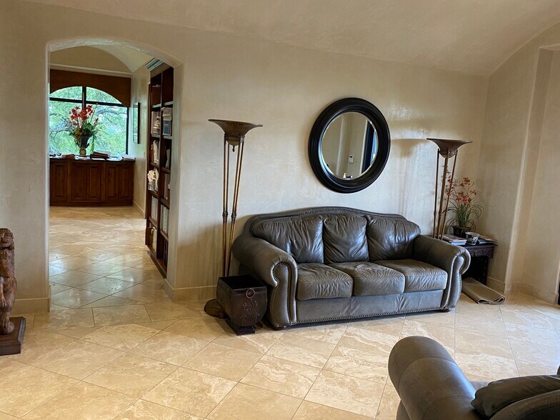 More Photos Of 248 Addie Roy Rd, Austin Office For Sale