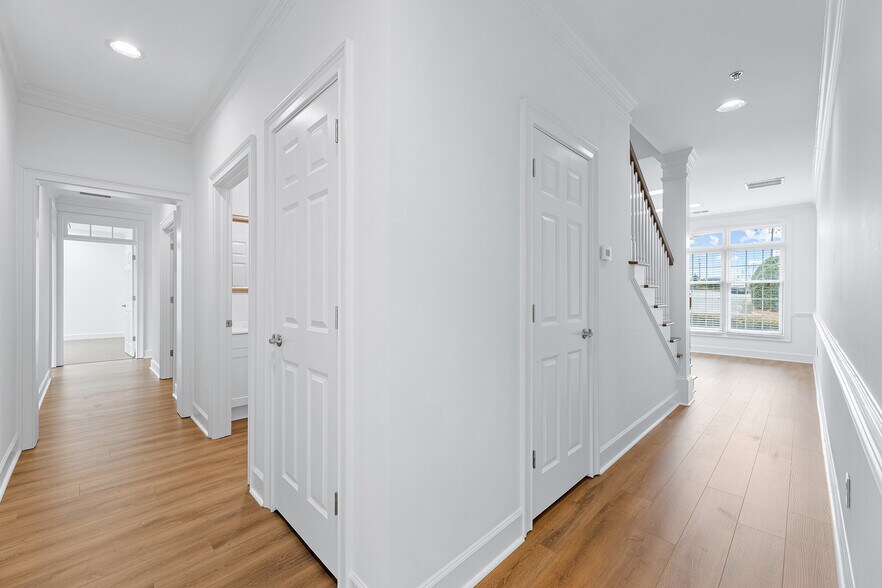 More Photos Of 490 Sun Valley Dr, Roswell Office For Lease