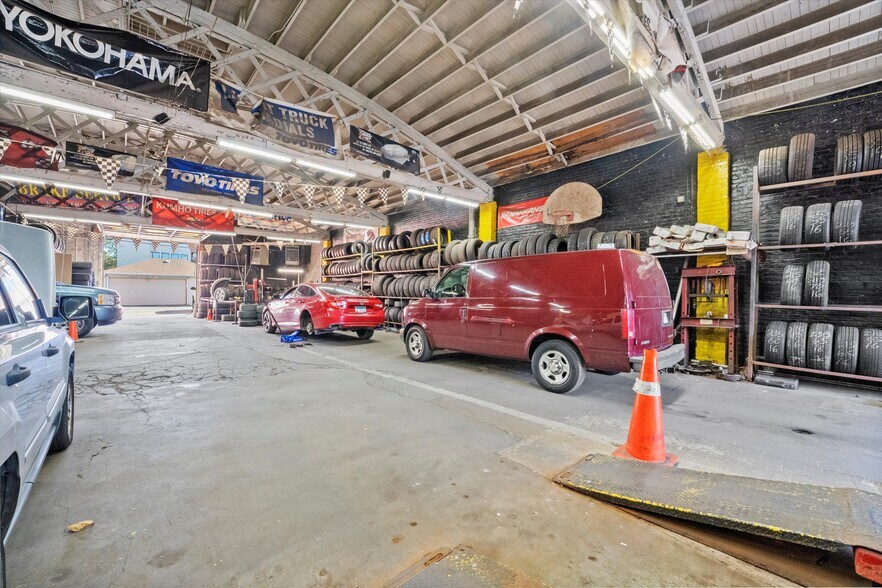 More Photos Of 2447 S Pulaski Ave, Chicago Warehouse For Sale