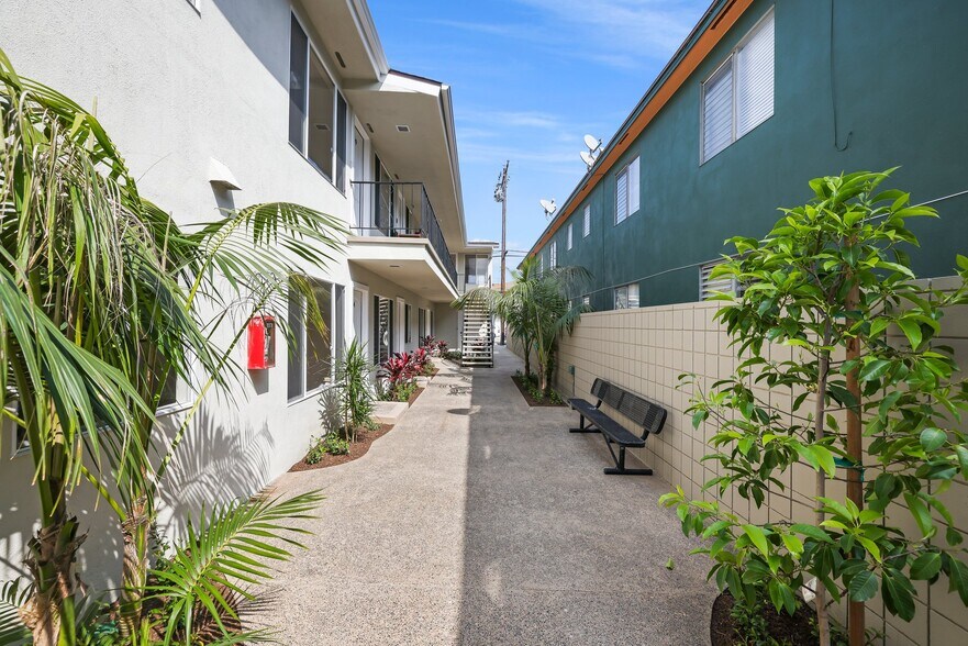 More Photos Of 3020 E 3rd St, Long Beach Apartments For Sale