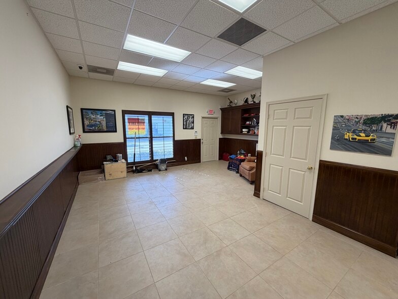 More Photos Of 212 N U.S. Hwy 1, Tequesta Warehouse For Sale