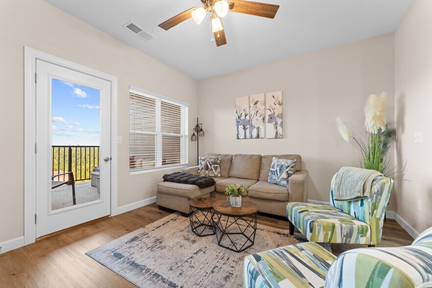 More Photos Of 3002 N Vineyards Ter, Branson General Retail For Sale