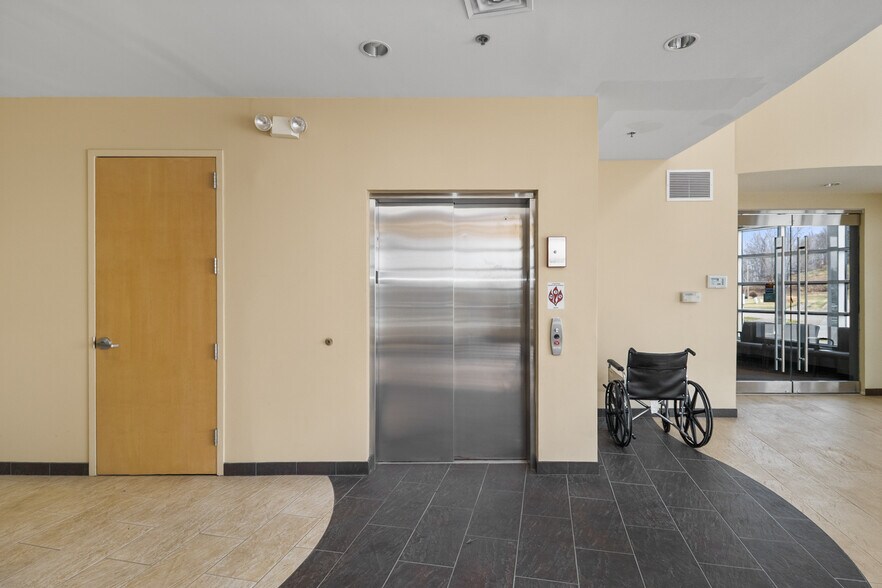 More Photos Of 200 City Hill Dr, London Medical For Lease