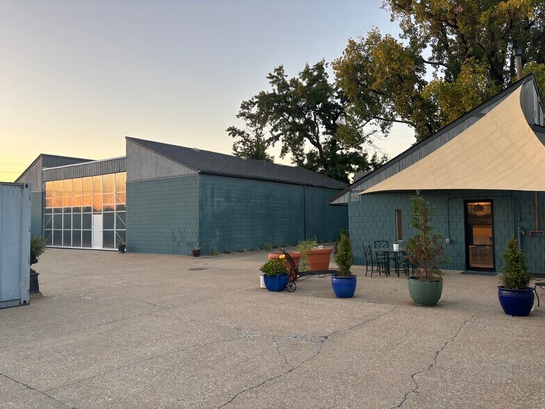 More Photos Of 326 E Bloom St, Louisville Warehouse For Sale