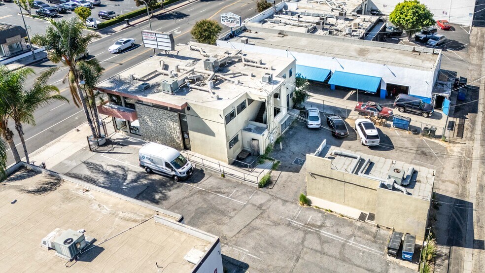 More Photos Of 19709 Ventura Blvd, Woodland Hills Office For Sale