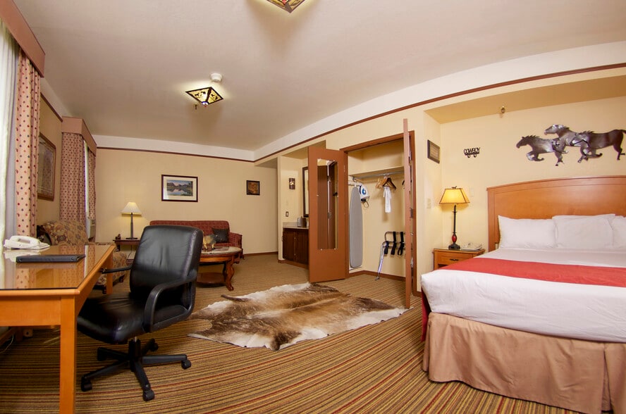 More Photos Of 1600 Central Ave, Cheyenne Hotel For Lease