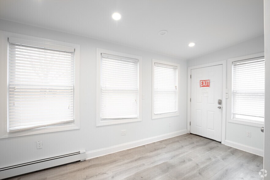 More Photos Of 141 Waverly Ave, Patchogue Office Residential For Sale