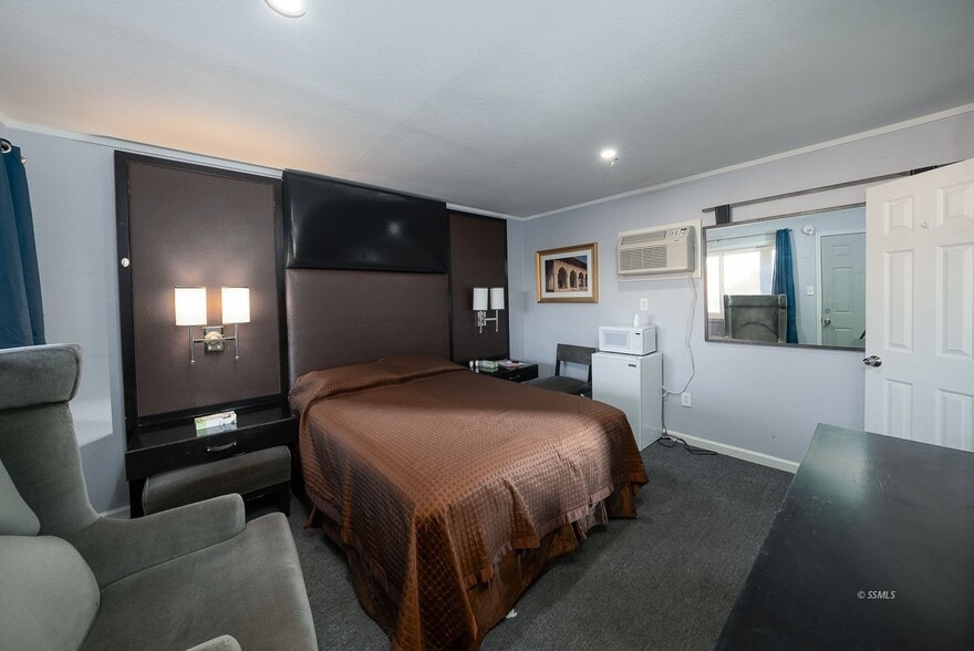 More Photos Of 331 W Church Ave, Ridgecrest Hotel For Sale
