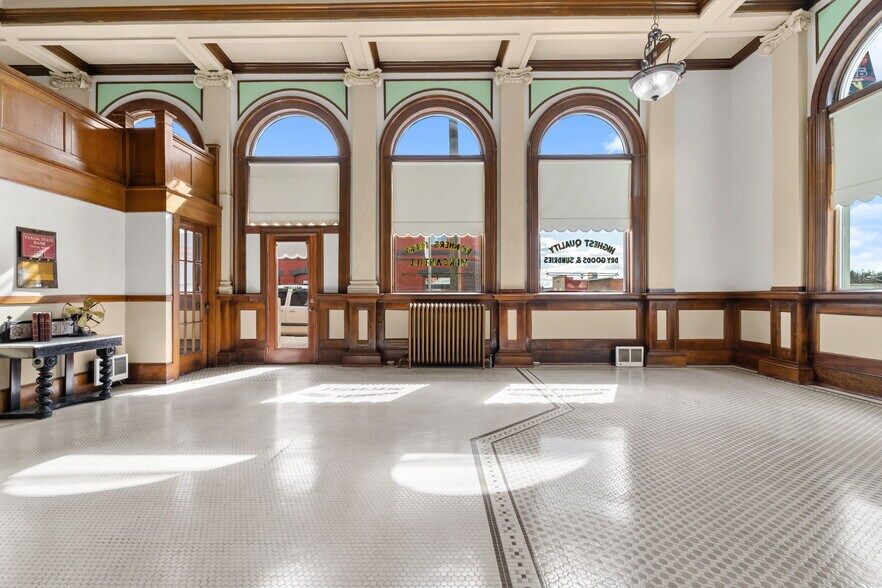 More Photos Of 102 Crosby St, Tekoa Flex For Sale