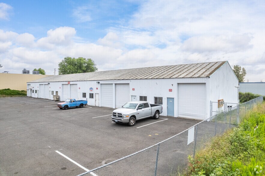More Photos Of 1121-1125 Bailey Hill Rd, Eugene Warehouse For Lease