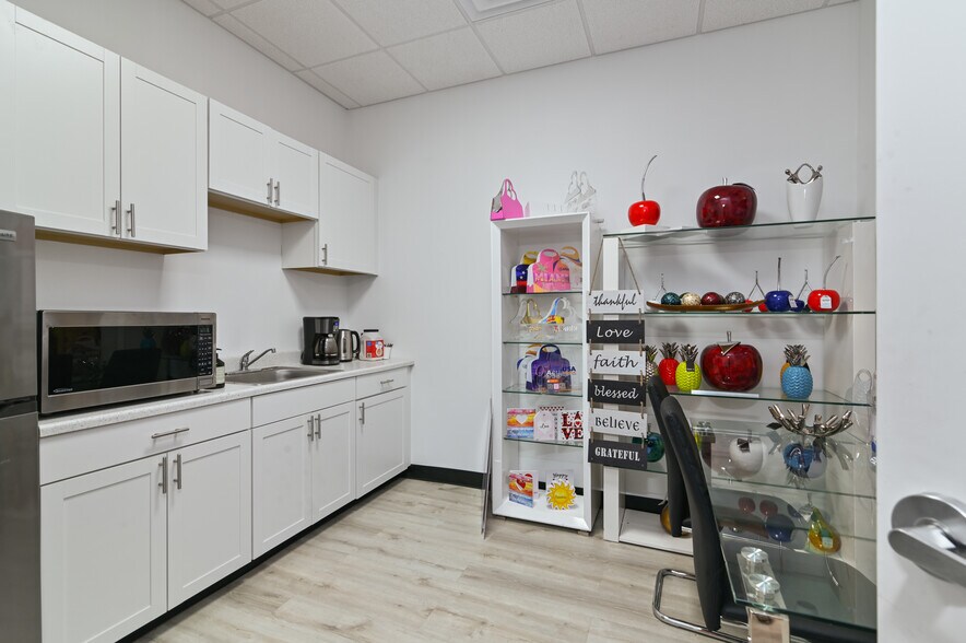 More Photos Of 2870 Clarcona Rd, Apopka Warehouse For Sale