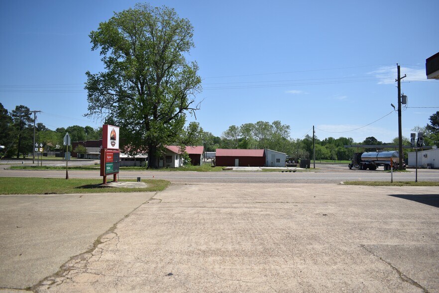 More Photos Of 116 S Arkansas Ave, Bloomburg Convenience Store For Sale