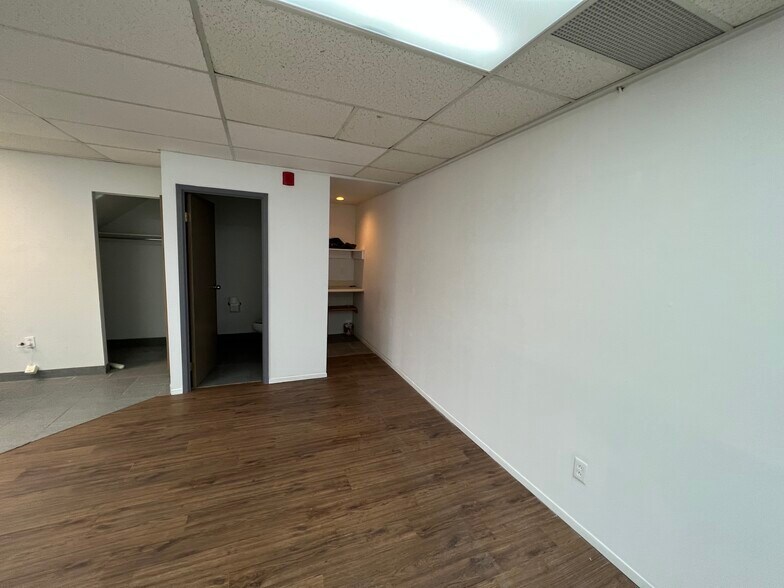 More Photos Of 1400 Rue Marie-Victorin, St-Bruno-de-Montarville Office For Lease