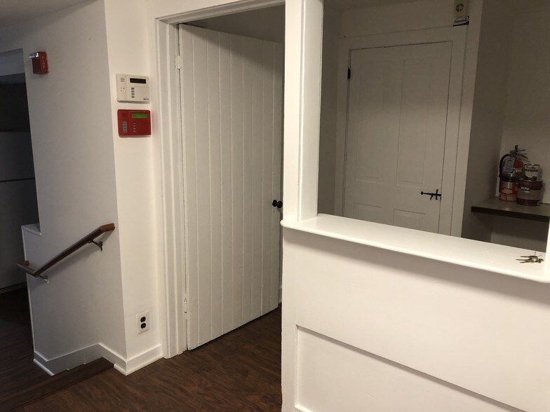 More Photos Of 864 Mapleton Rd, Princeton Office For Sale