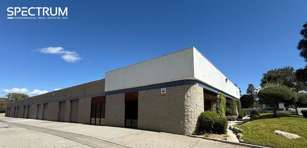 More Photos Of 27734 Avenue Scott, Valencia Service For Lease
